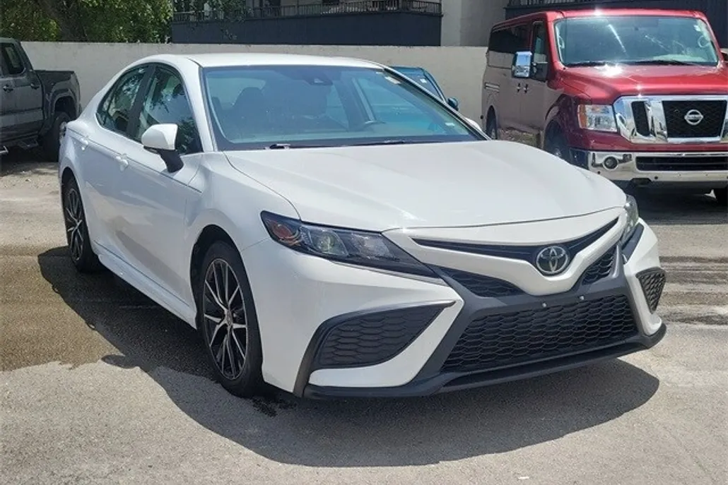 2023 Toyota Camry SE photo 1