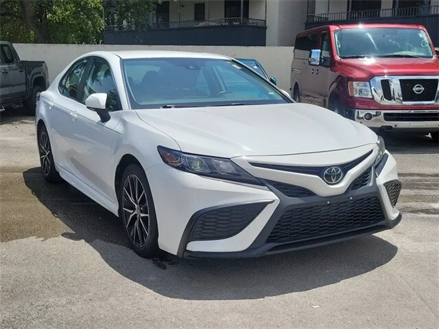 2023 Toyota Camry SE photo 1