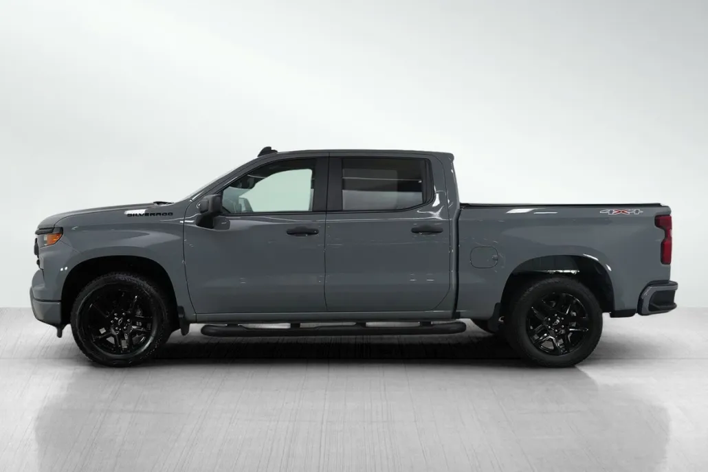 2024 Chevrolet Silverado 1500 Custom photo 1