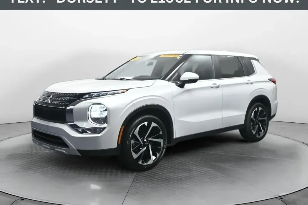 2024 Mitsubishi Outlander SE photo 1