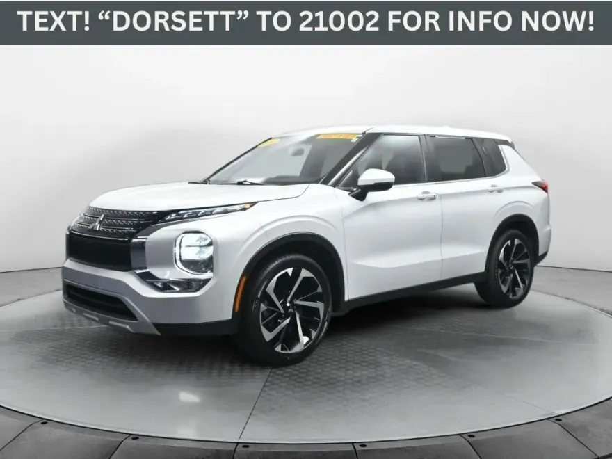 2024 Mitsubishi Outlander SE photo 1