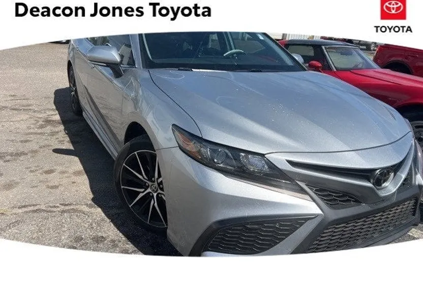 2022 Toyota Camry SE photo 1