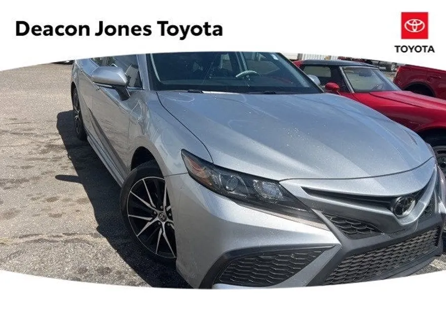 2022 Toyota Camry SE photo 1