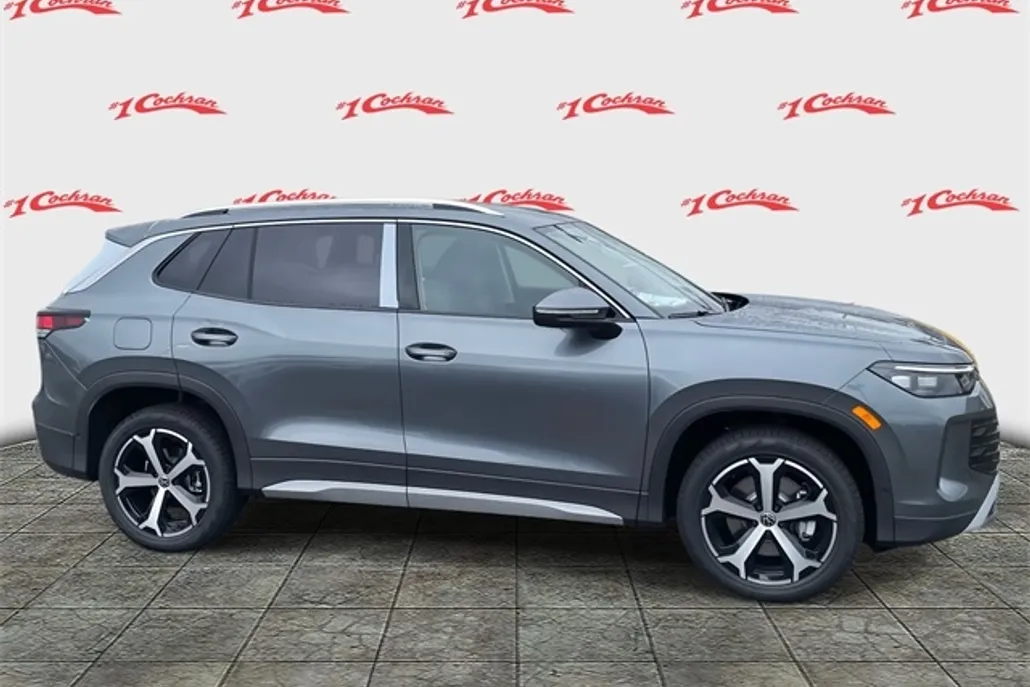 2025 Volkswagen Tiguan SE photo 1
