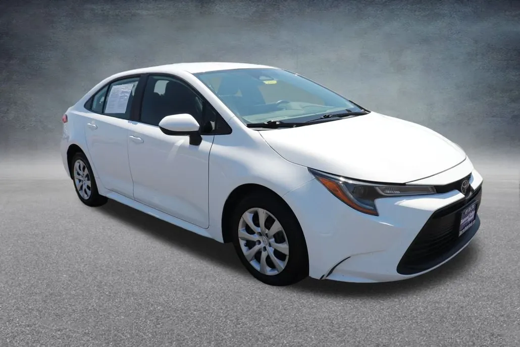 2024 Toyota Corolla LE photo 1
