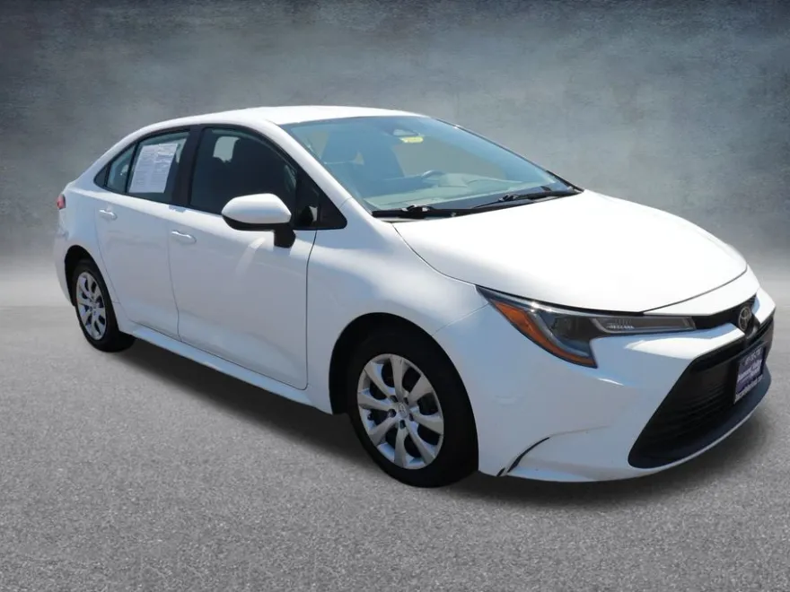 2024 Toyota Corolla LE photo 1