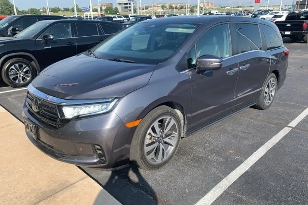 2021 Honda Odyssey Touring photo 1