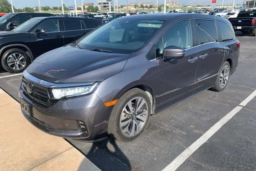 2021 Honda Odyssey Touring photo 1