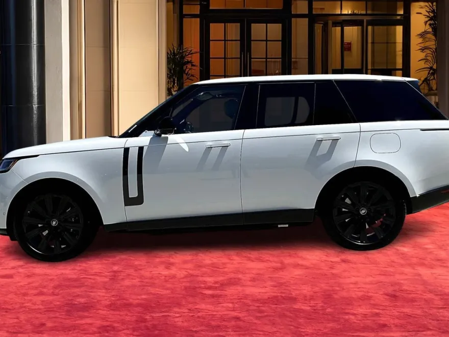 2025 Land Rover Range Rover SE photo 1