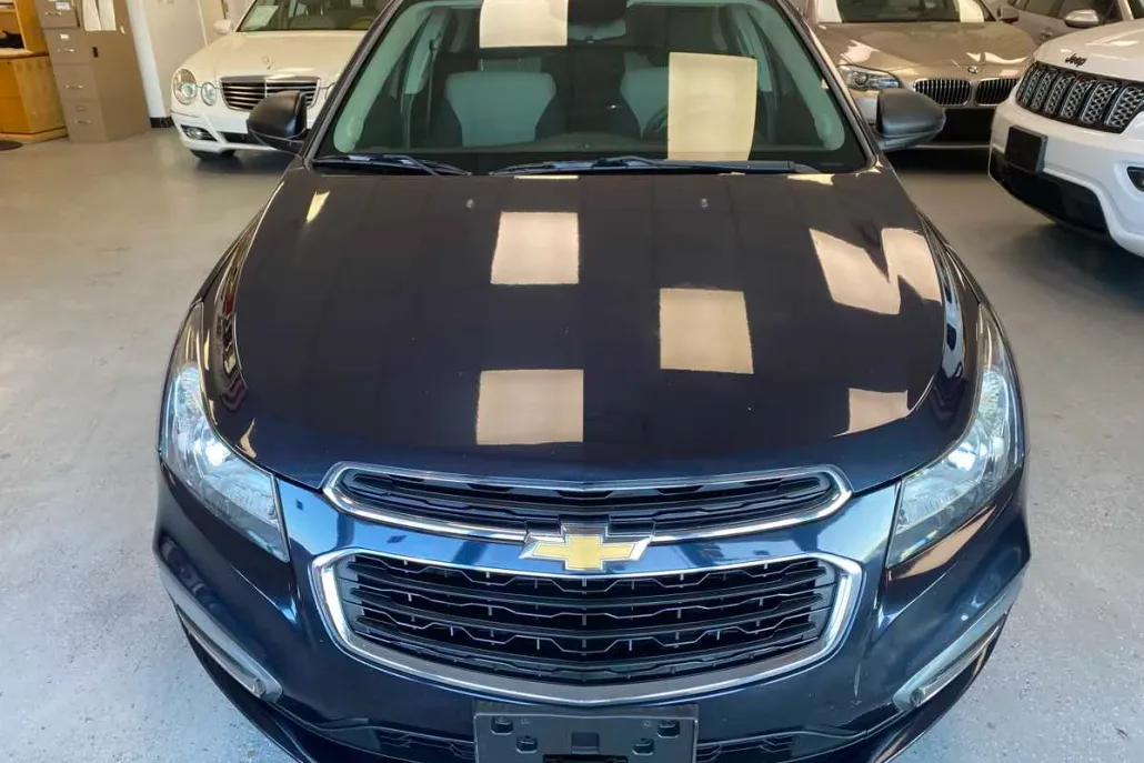 2016 Chevrolet Cruze LS photo 1