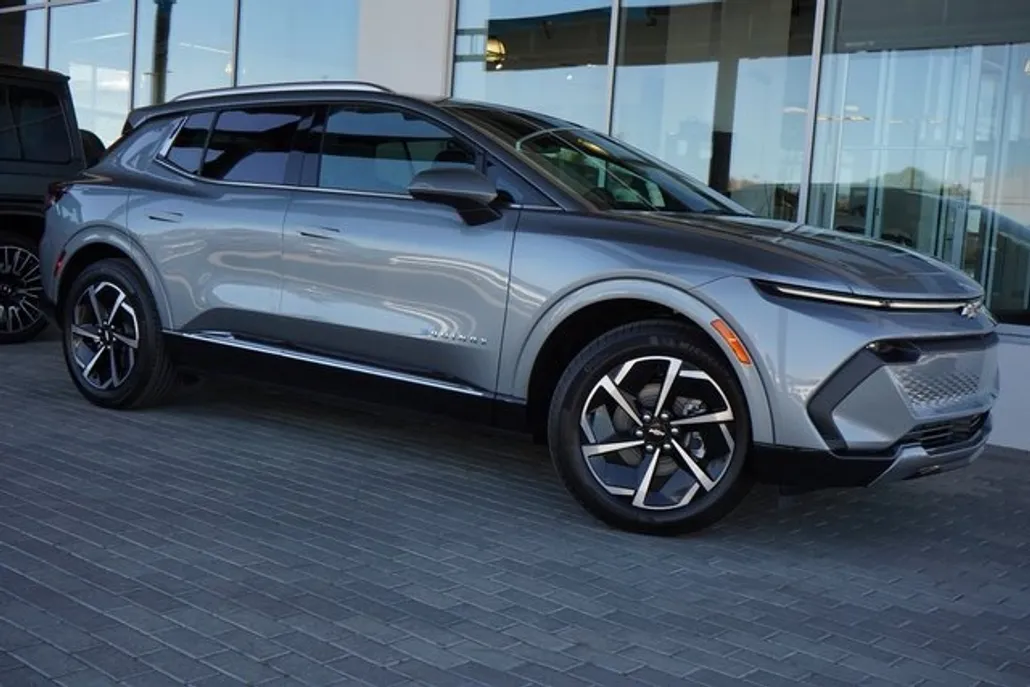 2025 Chevrolet Equinox EV 1LT photo 1