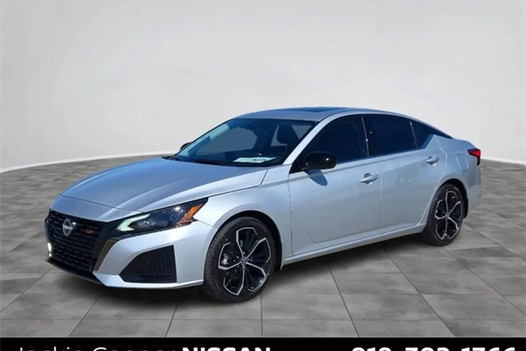 2025 Nissan Altima 2.5 SR photo 1