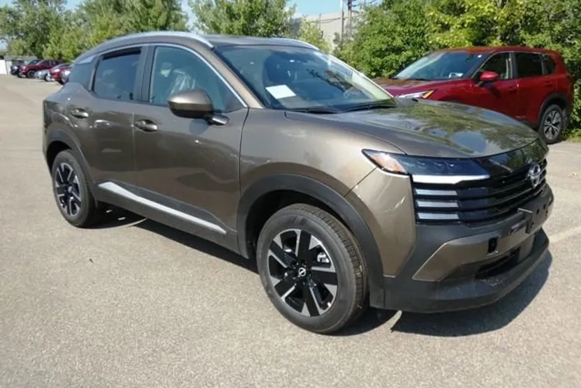 2025 Nissan Kicks SV photo 1