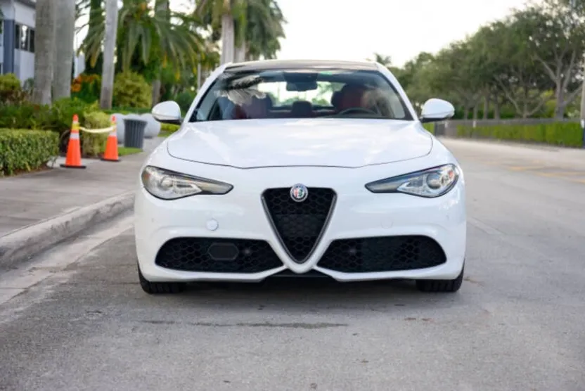 2017 Alfa Romeo Giulia Ti photo 1