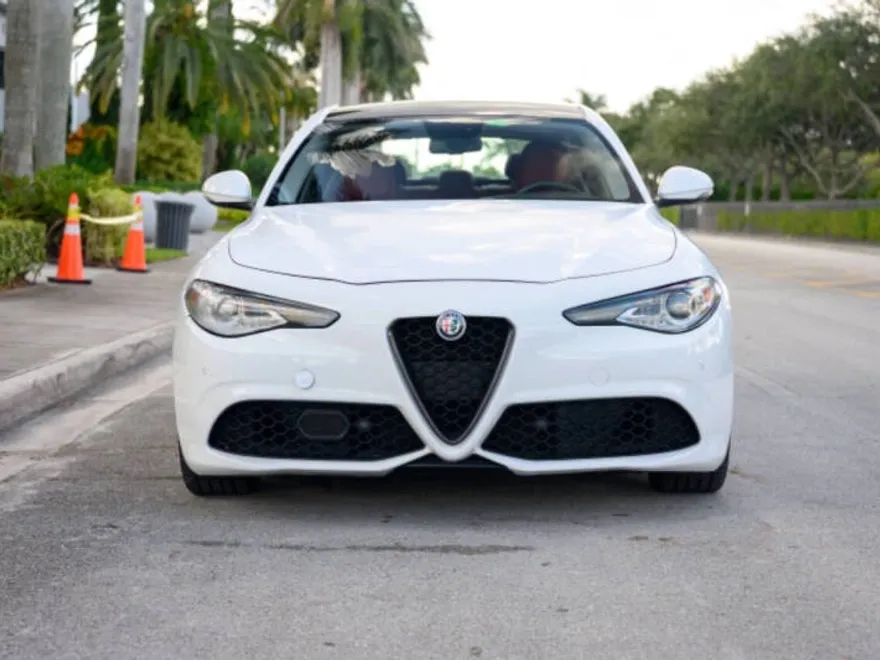 2017 Alfa Romeo Giulia Ti photo 1