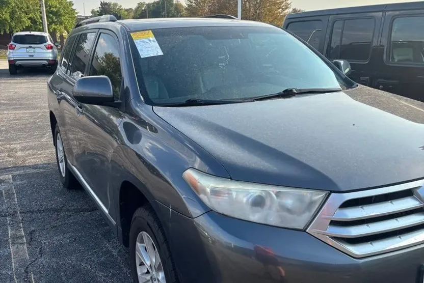 2011 Toyota Highlander Base photo 1