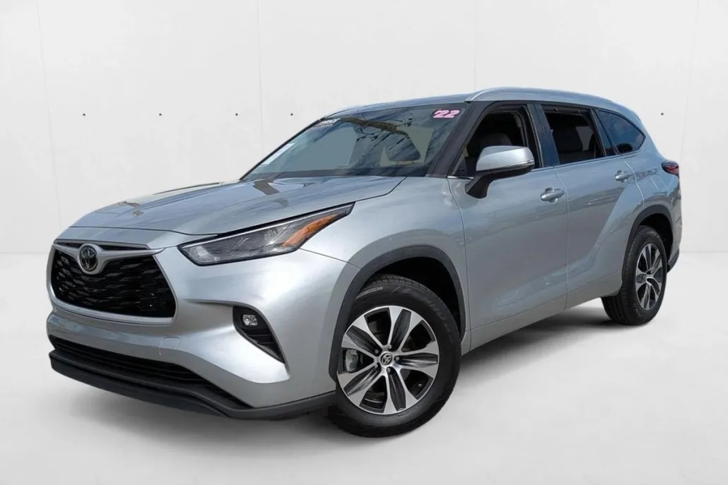 2022 Toyota Highlander XLE photo 1