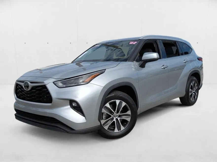 2022 Toyota Highlander XLE photo 1
