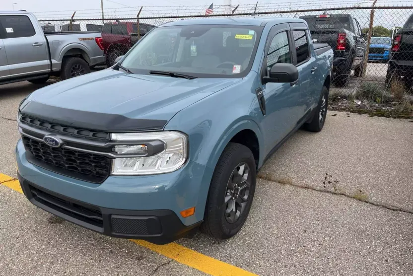 2022 Ford Maverick XLT photo 1