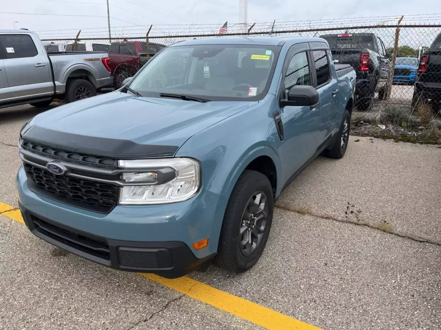 2022 Ford Maverick XLT photo 1