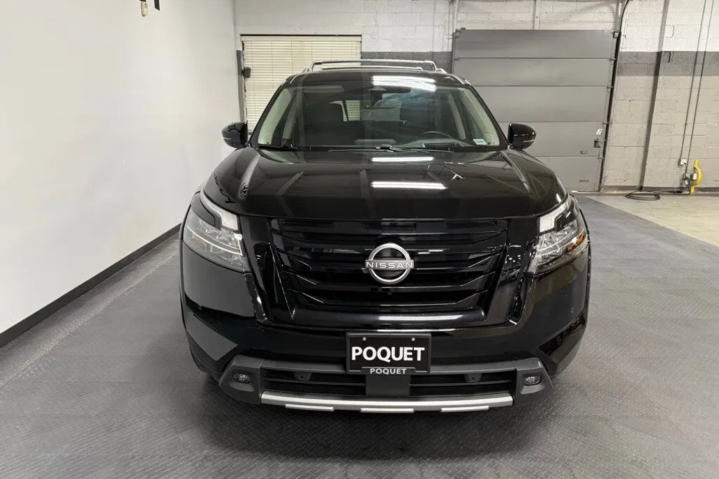 2023 Nissan Pathfinder Platinum photo 1