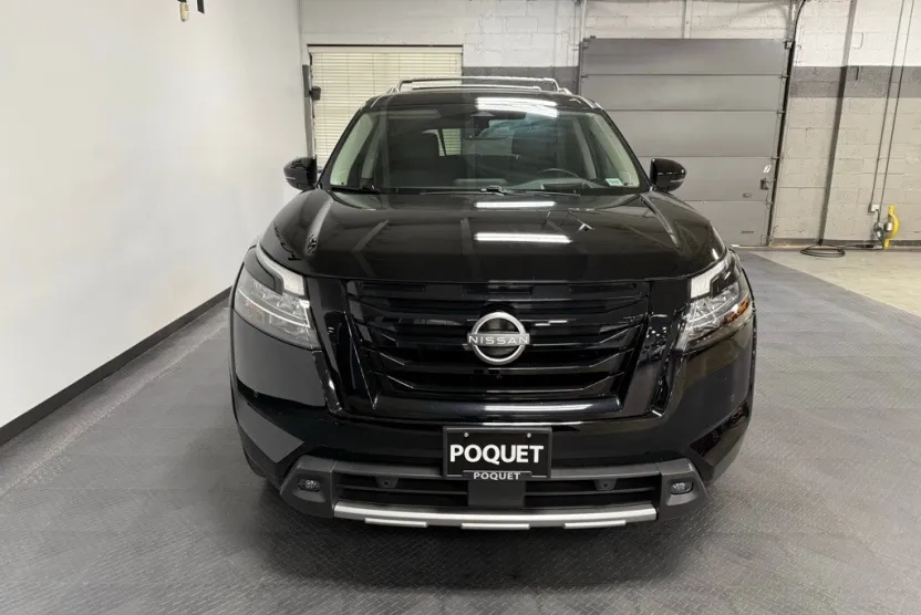 2023 Nissan Pathfinder Platinum photo 1