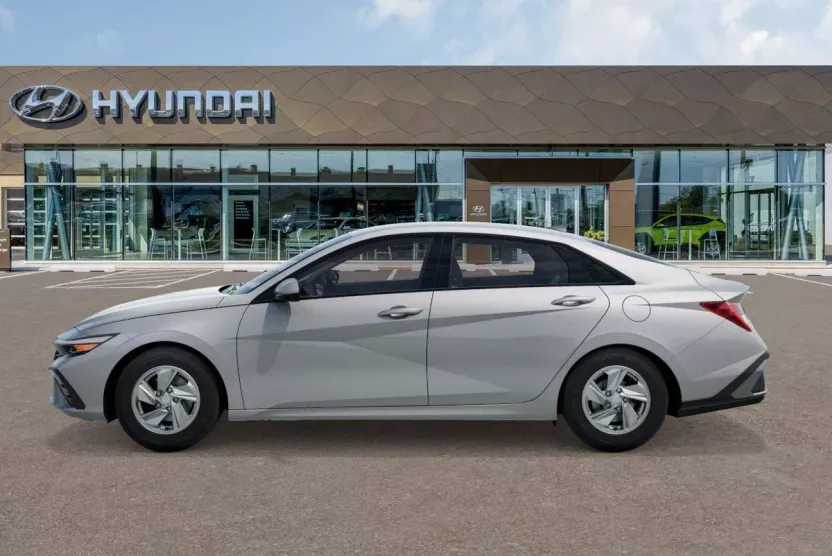2025 Hyundai Elantra SE photo 1