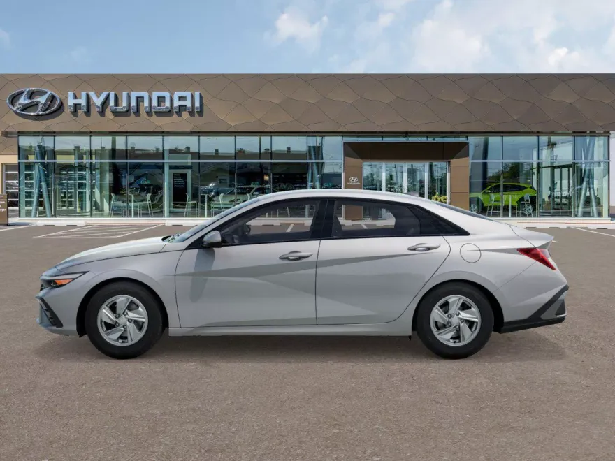 2025 Hyundai Elantra SE photo 1