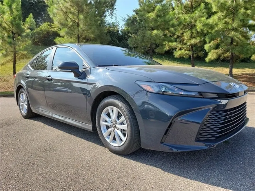 2025 Toyota Camry LE photo 1