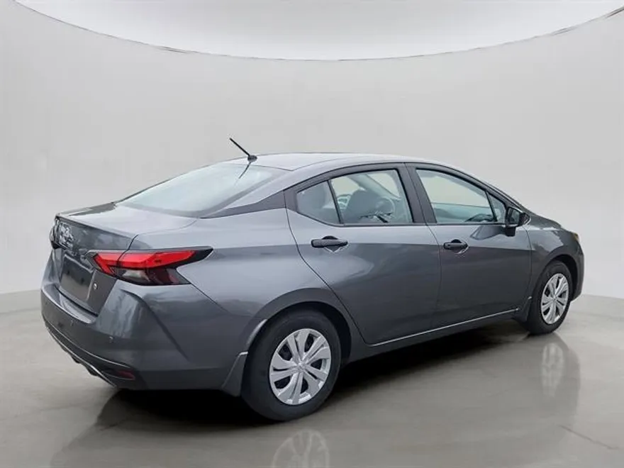 2025 Nissan Versa 1.6 S photo 1