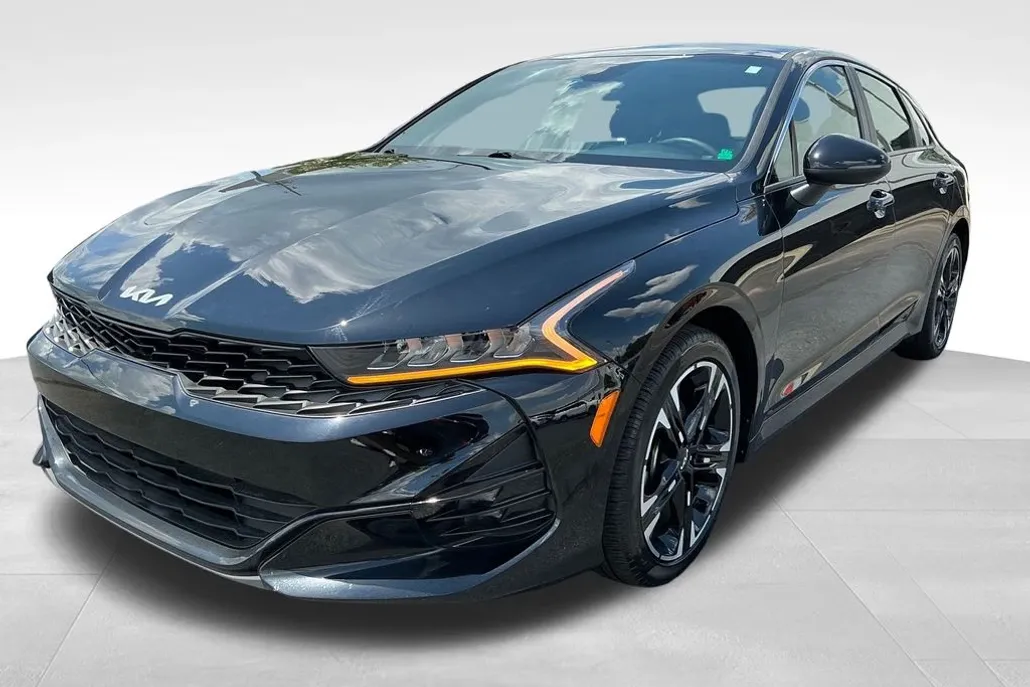 2023 Kia K5 GT-Line photo 1