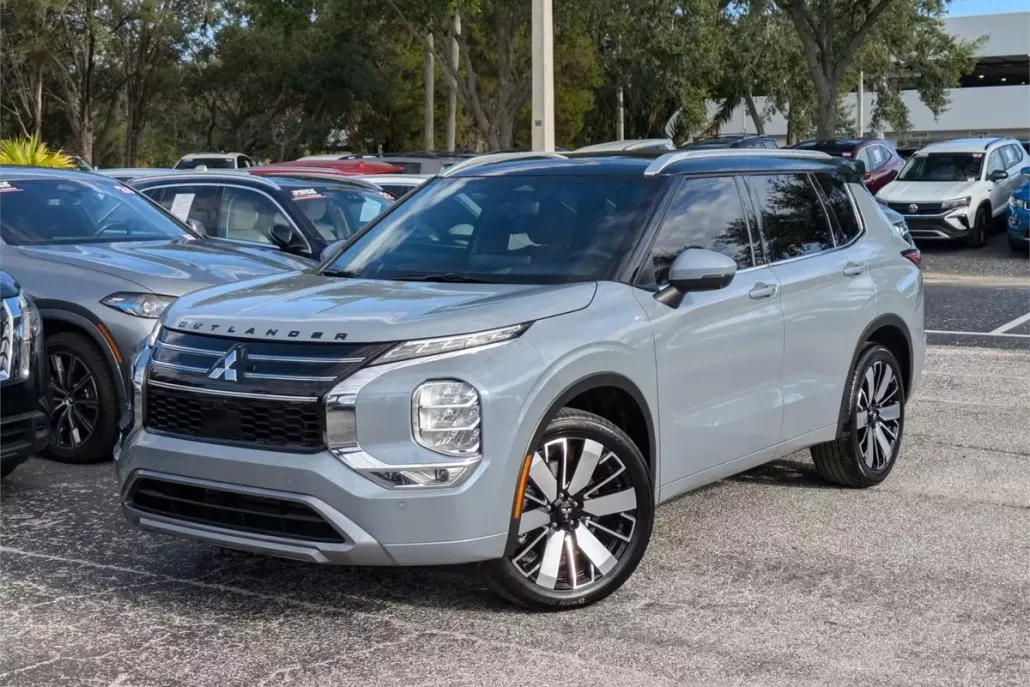 2025 Mitsubishi Outlander SEL photo 1