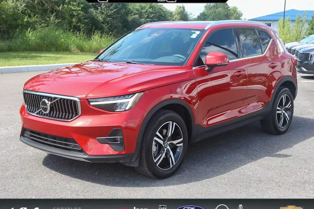 2023 Volvo XC40 Plus photo 1