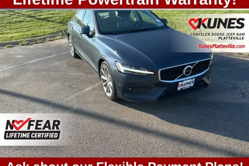 2021 Volvo S60 T6 Momentum photo 1