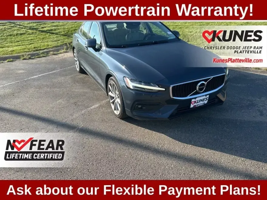 2021 Volvo S60 T6 Momentum photo 1