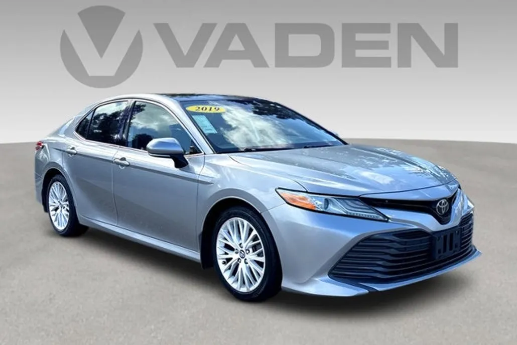 2019 Toyota Camry L photo 1