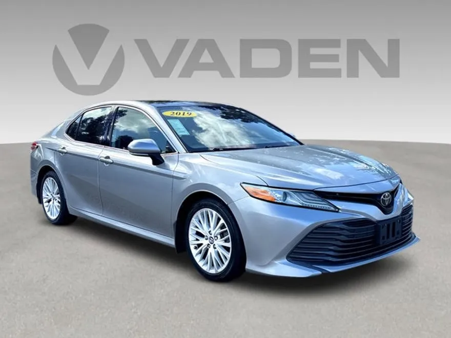 2019 Toyota Camry L photo 1