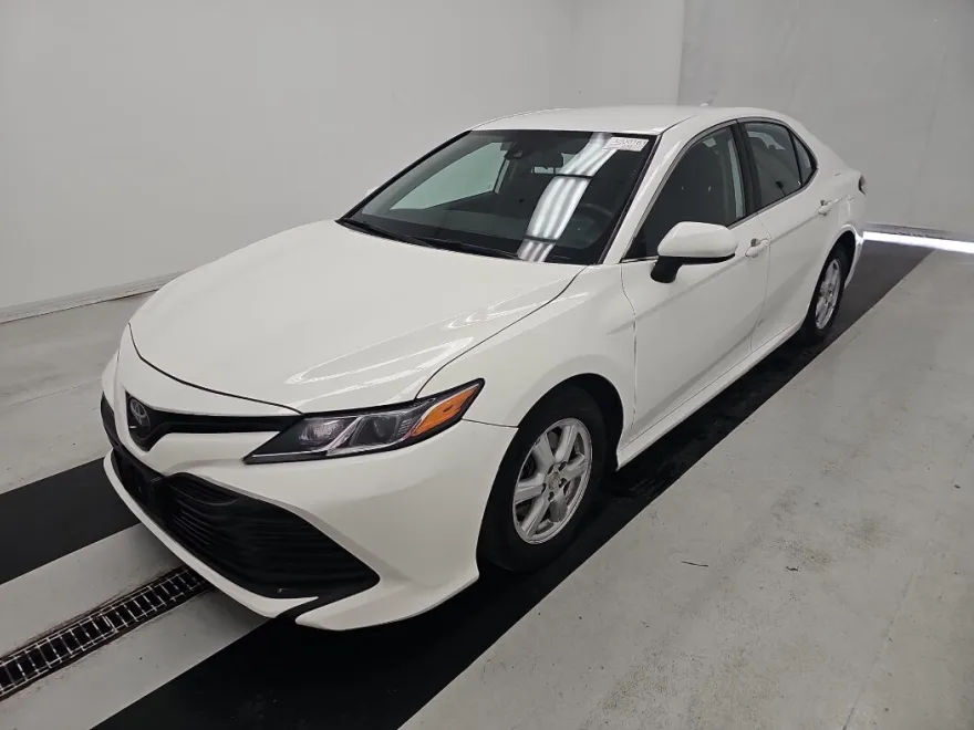 2020 Toyota Camry LE photo 1