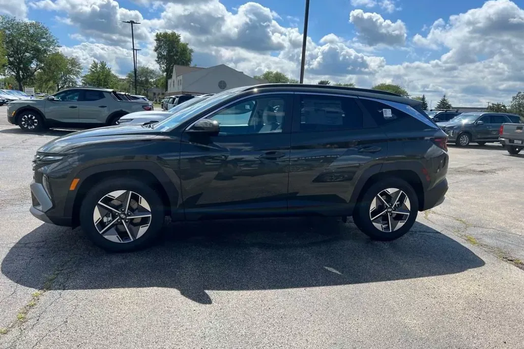 2025 Hyundai Tucson SEL photo 1