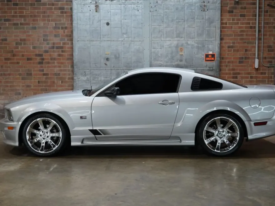 2006 Ford Mustang GT Deluxe photo 1