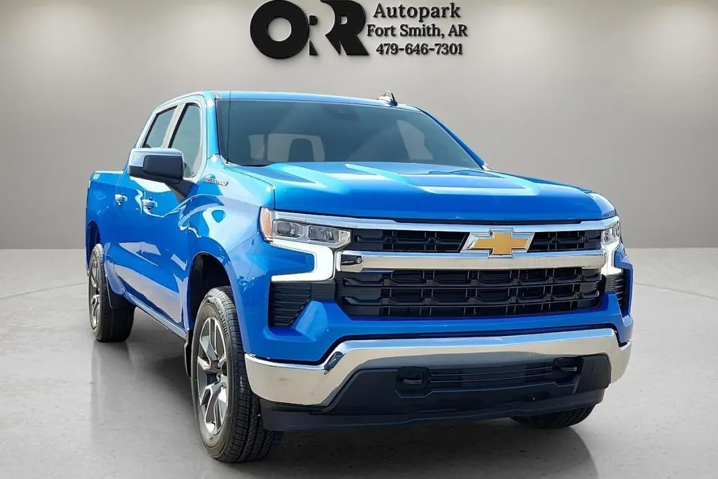 2025 Chevrolet Silverado 1500 LT photo 1