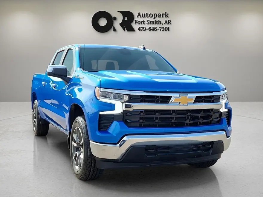 2025 Chevrolet Silverado 1500 LT photo 1