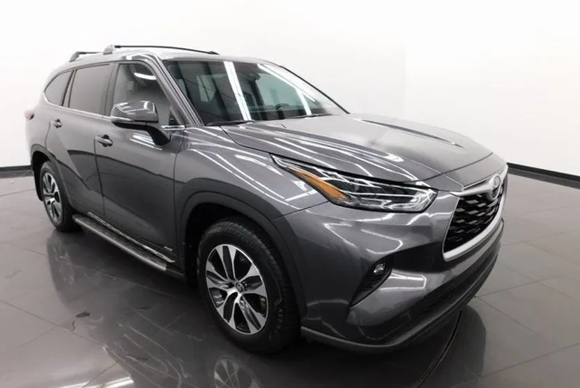 2025 Toyota Highlander Hybrid XLE photo 1