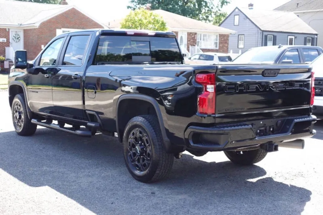 2022 Chevrolet Silverado 2500HD LT photo 1