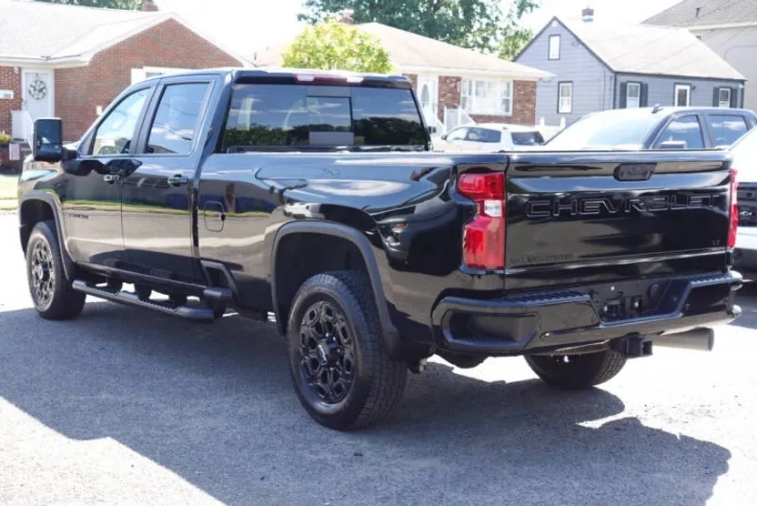 2022 Chevrolet Silverado 2500HD LT photo 1