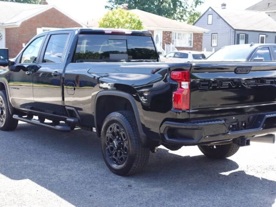 2022 Chevrolet Silverado 2500HD LT photo 1