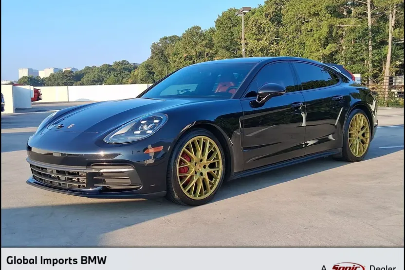 2018 Porsche Panamera Base 4 photo 1