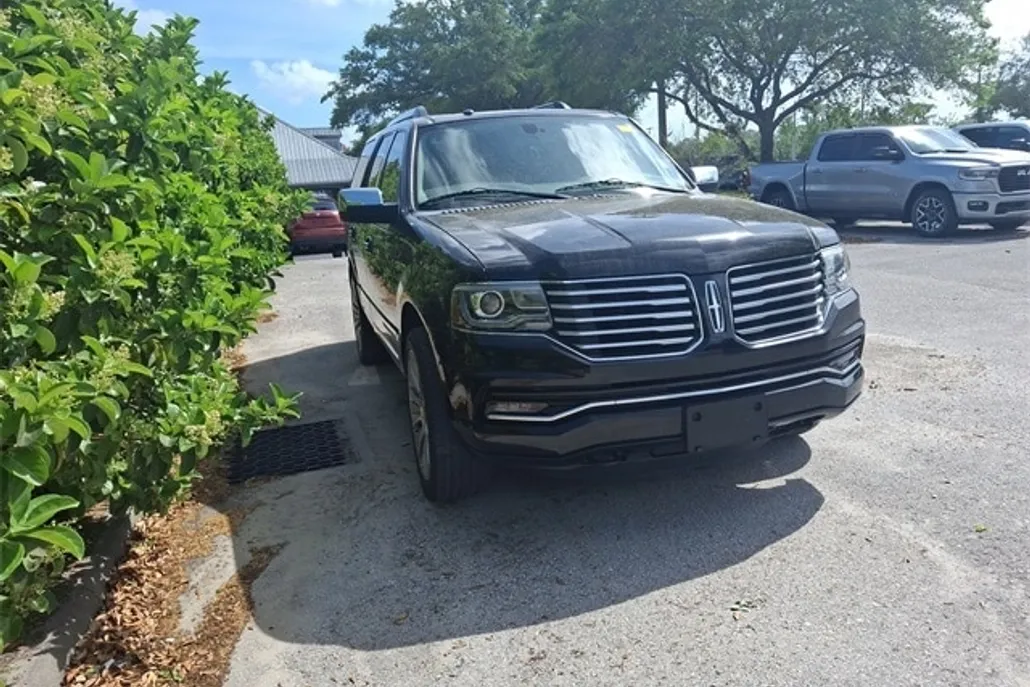 2017 Lincoln Navigator Select photo 1