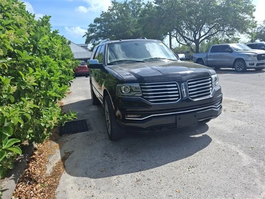 2017 Lincoln Navigator Select photo 1