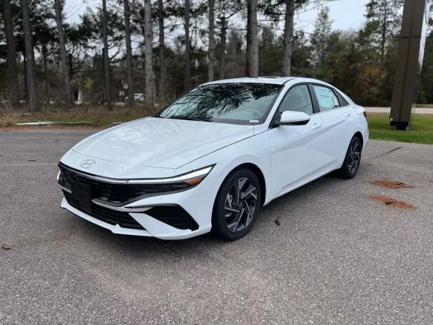 2025 Hyundai Elantra SEL Convenience photo 1